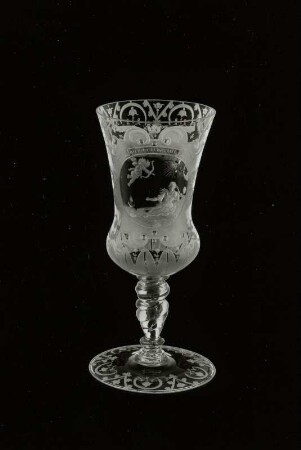 Kelchglas (Ansicht mit Emblem-Kartusche)