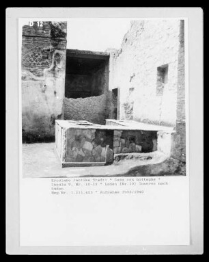 Casa con botteghe