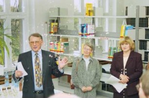 Wiedereröffnung der Zweigbibliothek Mathematik. Ansprache von Generaldirektor Jürgen Hering, daneben Folke Stimmel und Julia Küchler
