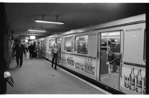 Kleinbildnegativ: U-Bahnhof Mehringdamm, 1978