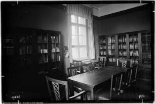 Bau Me 129 Ambulanz, Bibliothek
