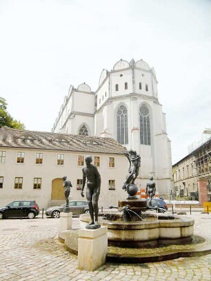 Dom und Brunnen "Lebenskreis - Das Leben besiegt den Tod", Halle