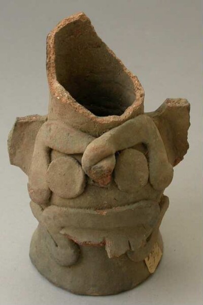 Vase en terre cuite (fragmenté)