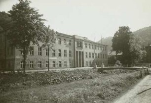 Tharandt. Fachrichtung Forstwesen an der TU Dresden (Fakultät Umweltwissenschaften). Cotta-Bau, Pienner Straße 7. Außenansicht