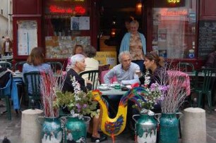 Paris - Menschen in der City : Leute im Straßencafè, Montmartre. Paris, 2006