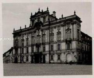 Das hunderttürmige Prag, Erzbischöfliches Palais