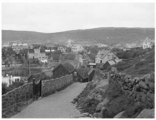 Thorshavn/Färöer Inseln (Dänemark). Stadtteilansicht mit Hafen