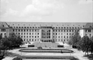 Freiburg: Frauenklinik, Außenansicht von der Chirurgischen Klinik
