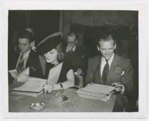 Marlene Dietrich und Douglas Fairbanks Jr., Leseprobe Drehbuch (Los Angeles, zirka 1933 - 1939) (Archivtitel)