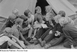 Kinder beim Vorlesen