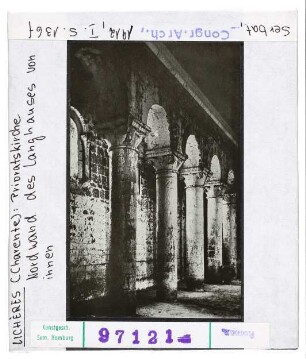 Lichieres (Charente): Kirche, Nordwand des Langhauses von Innen