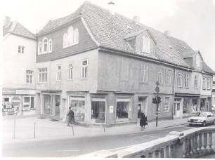 Hornsches Tor, Eckhaus zur Langen Straße. Detmold. 1830-1831 war hier die Töchterschule in Zimmern der Kammerrätin Gehrke untergebracht. Aus DT S 8 (Stadtgymnasium) Nr. 260