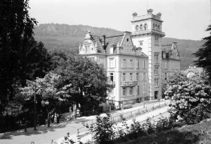 Baden-Baden: Bergschloss, Straßenseite