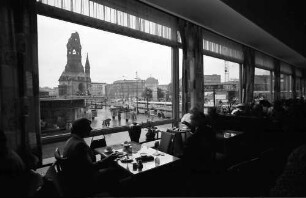 Berlin: Kaffee Hutmacher; Blick auf die Gedächtniskirche