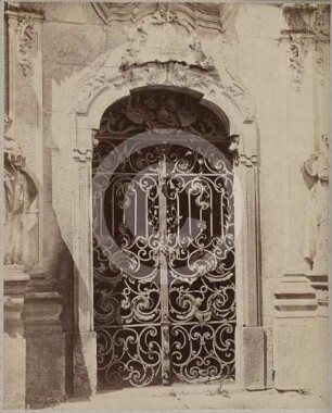 Ziergitter am Portal der Grabkapelle Zietsche auf dem Gnadenfriedhof Hirschberg