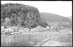 Bodenbach a. d. Elbe mit Raddampfer "Karlsbad" (1898; Werft Blasewitz). Schäferwand