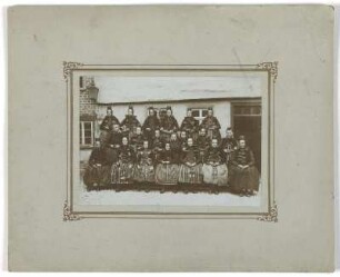Gruppenbild in Tracht
