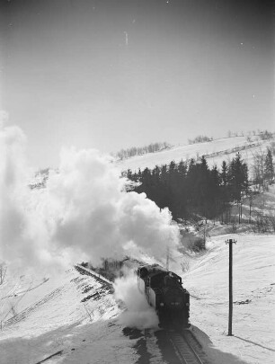 Geisingberg bei Altenberg, bergwärts fahrende Schmalspurbahn