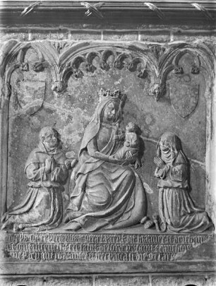Grabtafel mit Madonna und Stifter