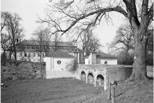 Schloss Scheibenhardt im Frühling.