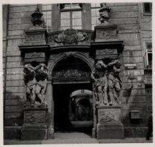 Das hunderttürmige Prag, Palais Clam-Gallas, Portal