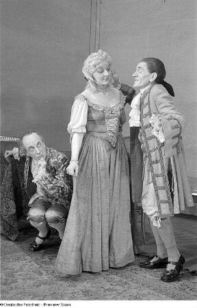 Szenenbilder eines Theaterstücks mit Walter Schramm : Sommer 1947