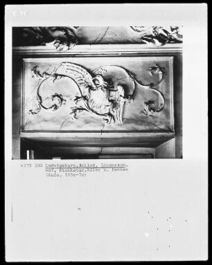 Stukkaturen mit Ornament und Putten