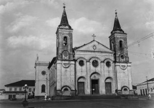 Kirche in Limeira : Eine Kirche in Limeira mir einem neuen Anbau auf der linken Seite.