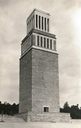Weimar-Buchenwald. Nationale Mahn- und Gedenkstätte Buchenwald (1954-1958). Glockenturm