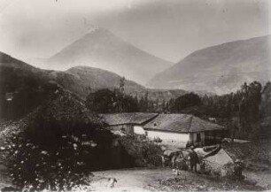 Der Tunguragua und die Hacienda San Javier im Tale von Patate