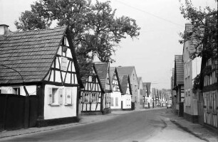 Wörth: Straße mit Fachwerkhäusern