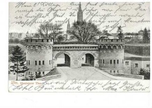 Blaubeurer Tor in Ulm, im Hintergrund das Ulmer Münster