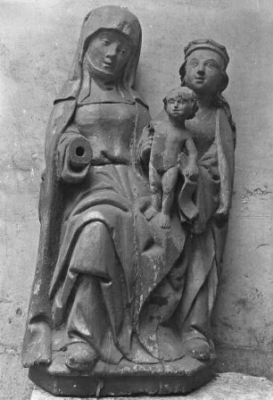 Figur einer sitzenden heiligen Anna selbdritt