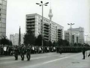 Parade der Kampfgruppen