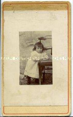 Kleines Mädchen im weißen Kleid, Carte de Visite