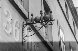 Dresden, Josephinenstraße 36. Ausleger eines Drechslers