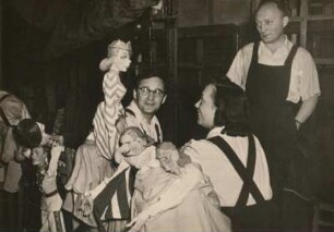 Sowjetisches Puppenspiel (Professor Sergej Obraszow). Spielpause. Dresden, Dezember 1950