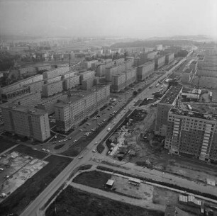 Wohngebiet Fritz Heckert in Chemnitz : Neubaublocks an der Stollberger Straße in Chemnitz-Kappel; Blickrichtung Süden