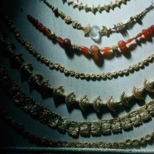 Halsketten aus Archanes : Halsketten aus Archanes, mykenisch, 1400-1350 v. Chr., Halsband aus Karneol