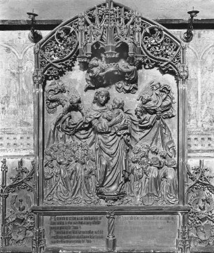 Pergenstorffer-Epitaph: Schutzmantelmadonna, links Vertreter des geistlichen und weltlichen Standes, rechts Personen aus dem Kreis der Stifterfamilie