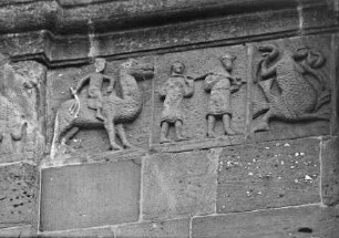 Figurenfries — Reiter auf einem Kamel, Gefangene und Zentaur