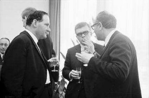 Freiburg: Gödecke; Rektor Prof. Boesch, Dr. Feix, Journalist