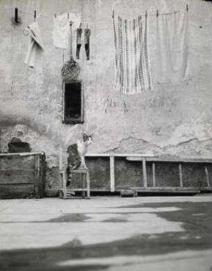Ohne Titel (Hinterhof, Paris)