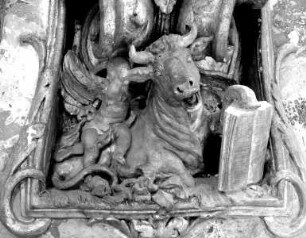 Maurusaltar — Relief der Predella: Evangelistensymbol Stier