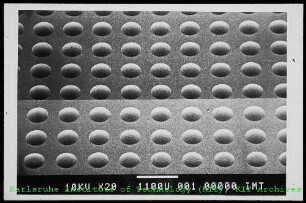 Rasterelektronenmikroskop (REM)-Aufnahme einer Mikrostruktur des Instituts für Mikrostrukturtechnik (IMT)