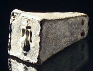 Bleigewicht mit Darstellung einer Amphora auf der Unterseite