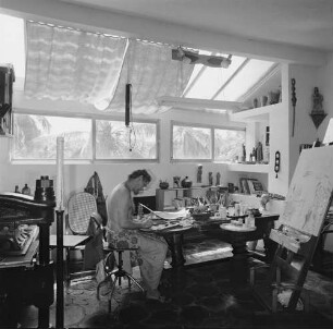 Salvador (Bahia). Der Maler und Graphiker Hansen-Bahia (1915-1978) bei der Arbeit