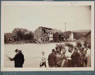 Vom Hochwasser am 30./31. Juli 1897 zerstörte Wohnhäuser an der Weißeritz in Deuben (Freital)