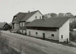 Wohnhaus mit Stallgebäude