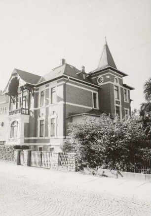 Villa in Markneukirchen : Markneukirchen (Vogtlandkreis), Villa (1900), Erlbacher Straße 2, Straßenansicht